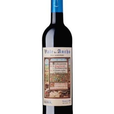 Garrafa de vinho tinto com rótulo branco e rolha azul