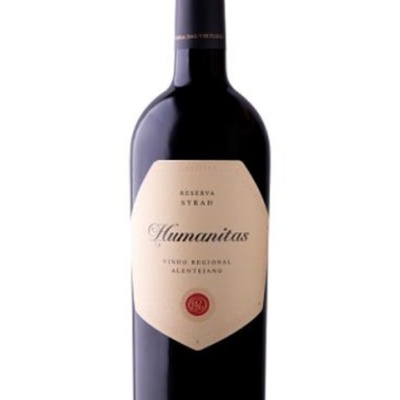Garrafa de vinho tinto Humanitas Reserva Syrah com rótulo creme e símbolo vermelho