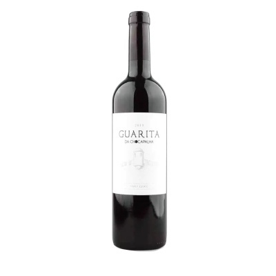 Garrafa de vinho tinto Guarita da Campanha com rótulo branco