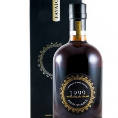 Garrafa de licor Favaios Moscatel do Douro 1999 com caixa preta