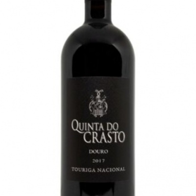 Garrafa de vinho tinto Quinta do Crasto Douro 2017 com rótulo preto e detalhes em branco