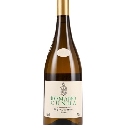 Garrafa de vinho branco Romano Cunha com rótulo branco e tampa dourada
