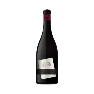 Garrafa de vinho tinto Altas Quintas com rótulo branco e selo preto