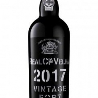 garrafa de vinho do Porto vintage 2017 preta com rótulo branco