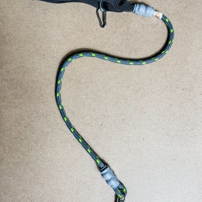 Trela para cão com corda azul, cinza e verde e mosquetão metálico