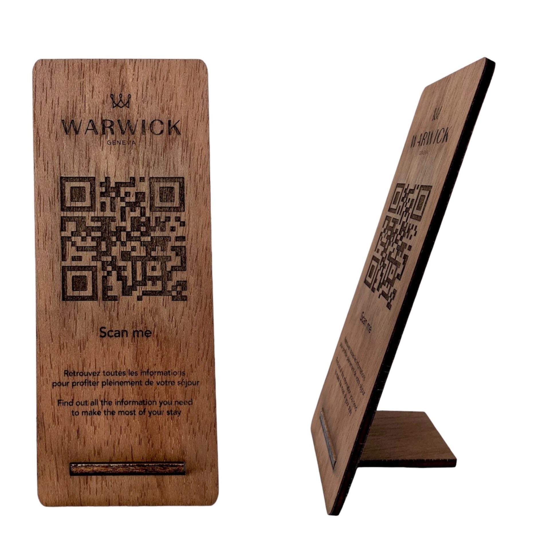 Suporte de madeira com código QR e texto impresso