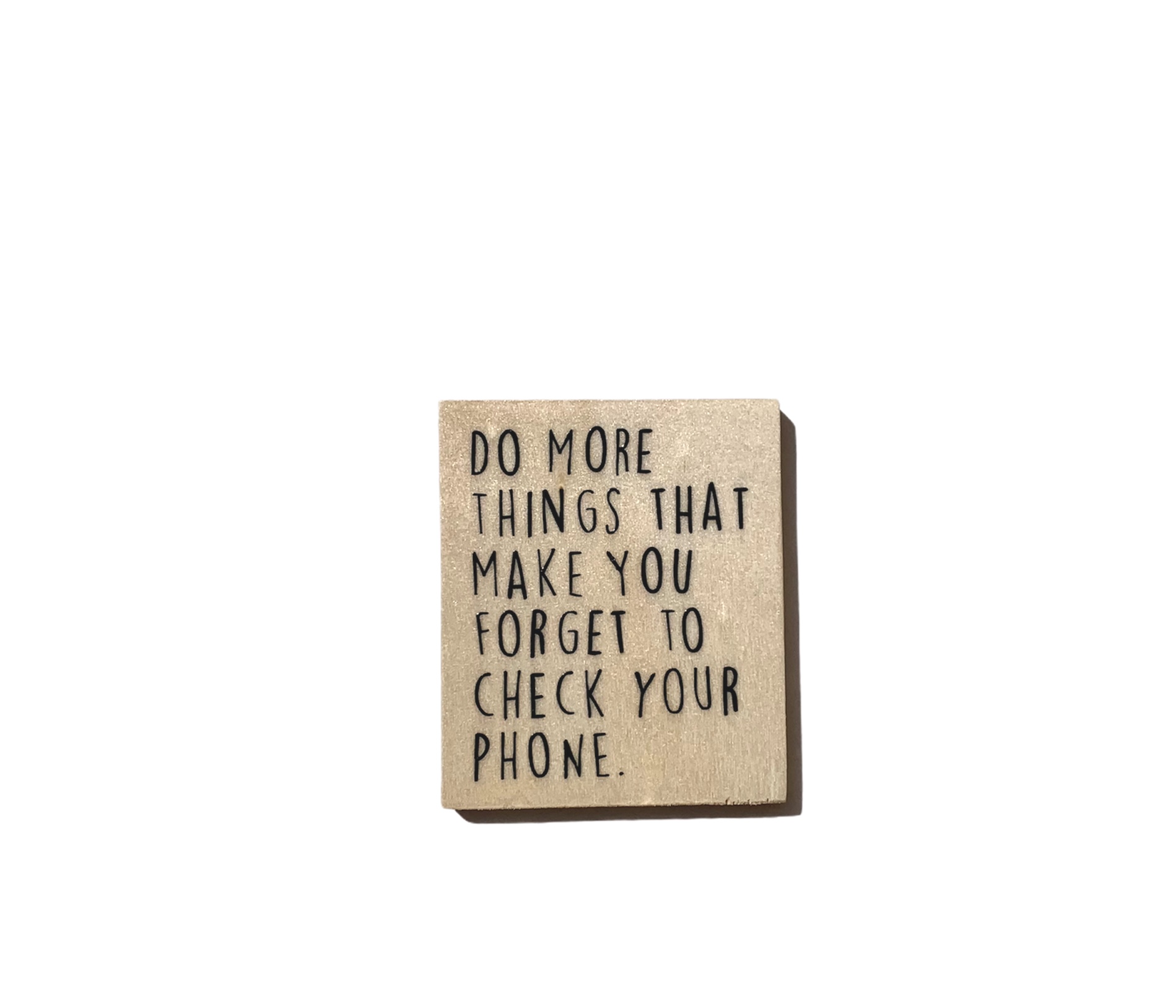 Placa quadrada em cortiça com texto em inglês