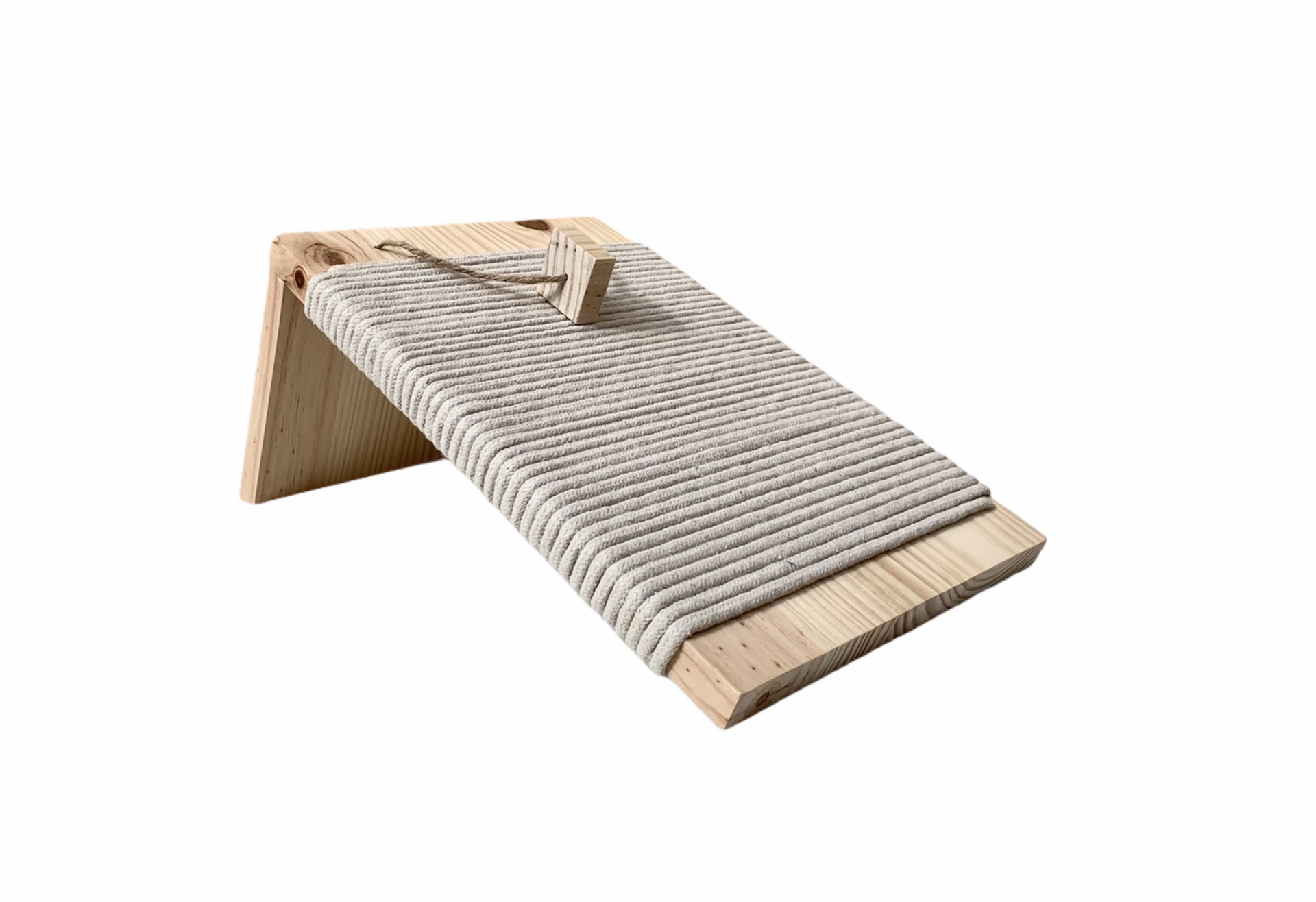 Suporte inclinado em madeira e corda para portátil ou tablet