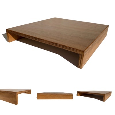 Base de madeira clara para monitor ou suporte com textura de madeira e design quadrado