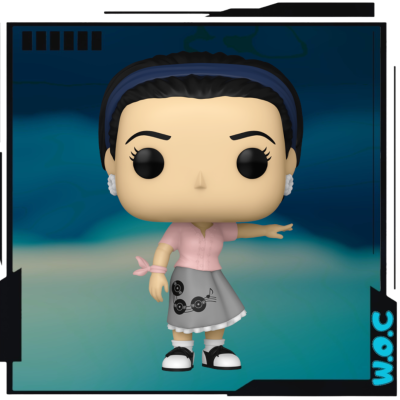 Figura Funko Pop feminina com faixa azul e saia cinza com notas musicais