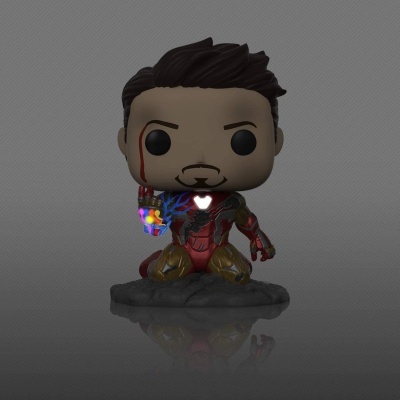 Figura Funko Pop do Homem de Ferro com armadura e luva colorida em base preta