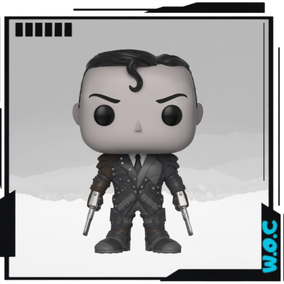 Figura Funko Pop cinzenta e preta com armas, cabelo com cacho, texto w.o.c