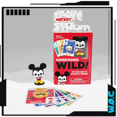 Jogo de cartas com tema Mickey Mouse da Disney, embalagem vermelha e figura plástica do Mickey