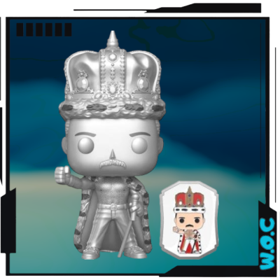 Funko Pop de rei com coroa prateada e capa, em fundo azul, acompanhado por cartaz colorido.