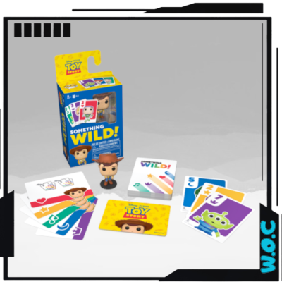 Conjunto de cartas e figura POP! de Toy Story com caixa azul e amarelo e texto SOMETHING WILD!