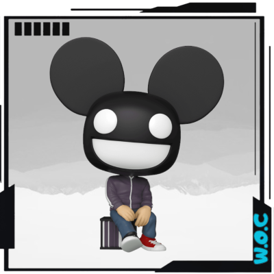 Figurina estilizada com cabeça preta grande e redonda com orelhas de rato e roupa casual