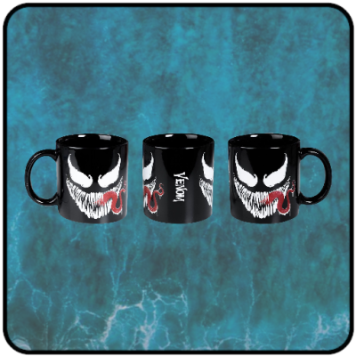 Três canecas pretas com design do personagem Venom, mostrando cara branca e língua vermelha.