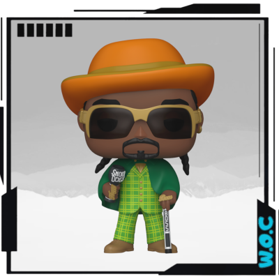 Boneco Funko Pop de Snoop Dogg com fato verde xadrez, chapéu laranja e microfone