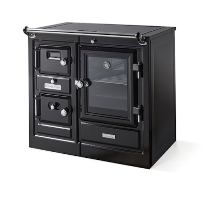 Fogão a lenha preto em ferro fundido com portas e vidro frontal