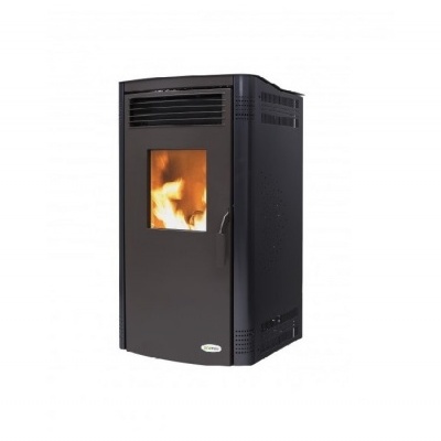 Estufa a pellets preta com porta de vidro e fogo visível