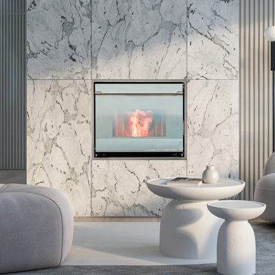 Sala moderna com lareira embutida em mármore e sofá cinzento