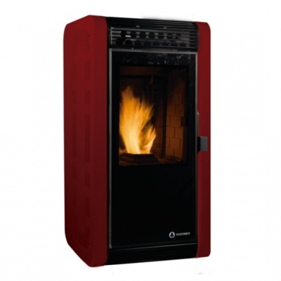 Estufa de pellets vermelha com porta de vidro preta e chama visível