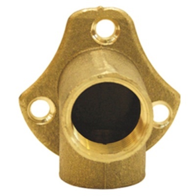 Conector de metal dourado com três orifícios e abertura central circular