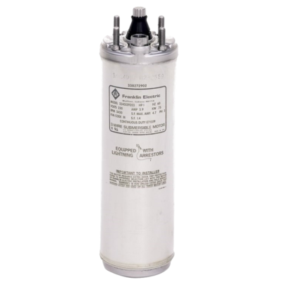 Condensador cilíndrico metálico branco com etiquetas técnicas visíveis.