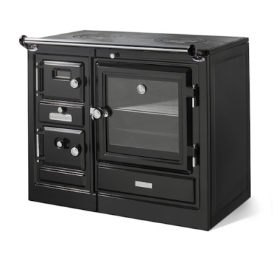 Fogão a lenha preto com forno e compartimentos metálicos