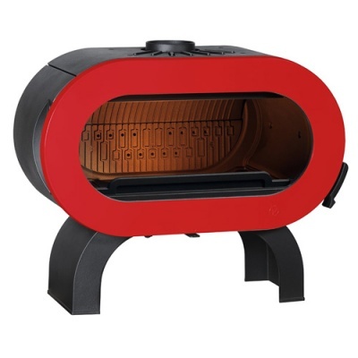 Fogão a lenha preto com frente vermelha e interior laranja em fundo branco