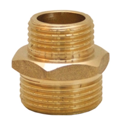 Adaptador de latão com roscas em ambas as extremidades