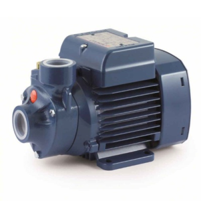 Bomba elétrica azul escuro com base de fixação e entradas de plástico cinza