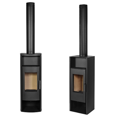 Lareira estufa preta com porta de vidro e chaminé