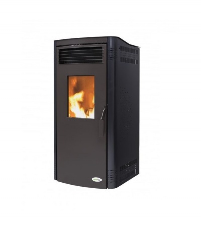 Estufa de pellet preta retangular com porta de vidro e chama visível