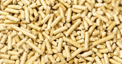 Pellets de madeira castanha clara compactados