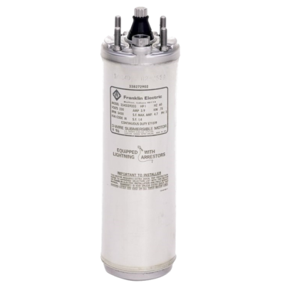 Condensador cilíndrico metálico branco com etiquetas técnicas visíveis.