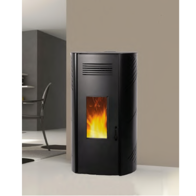 Estufa a pellet preta com vidro frontal mostrando chama
