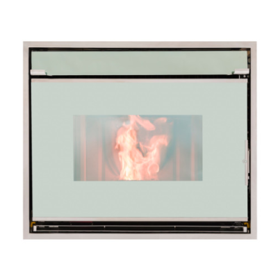 Lareira embutida com porta de vidro fosco branco e moldura metálica prateada