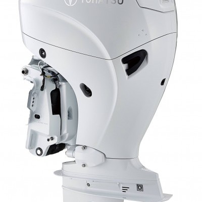 Motor de popa Tohatsu branco com hélice metálica