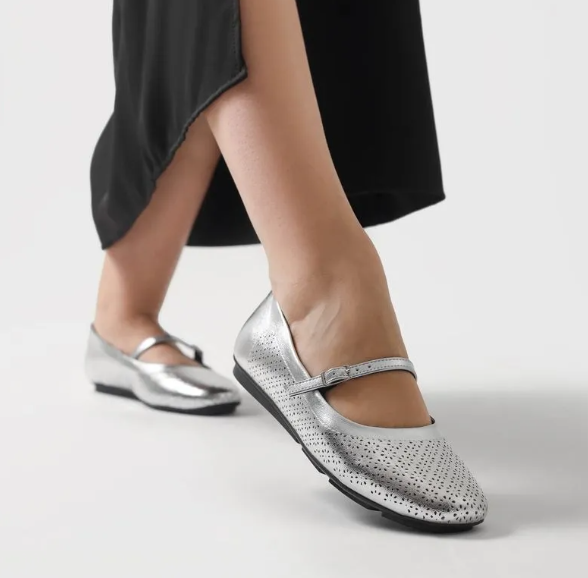 Sabrina 770079 Sapatilhas infantis prateadas com tira superior e textura perfurada