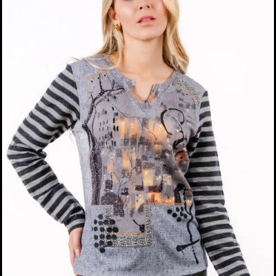 Camisola cinza com mangas às riscas e estampado abstracto no corpo