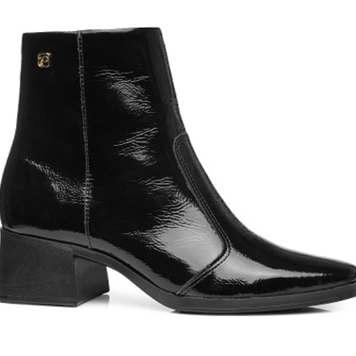 Bota feminina preta de couro envernizado com salto médio largo em bloco