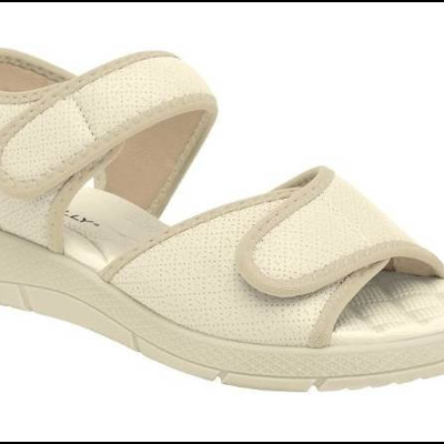 Sandália aberta bege clara com tiras de velcro e sola clara