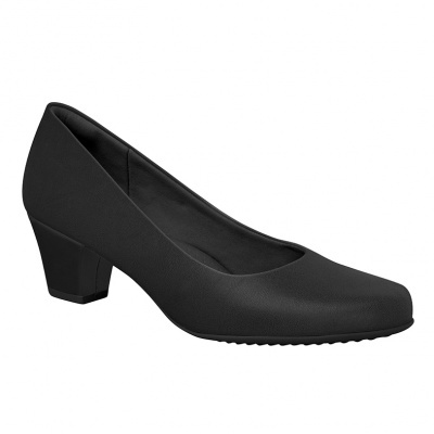 Sapato de salto médio preto com acabamento liso