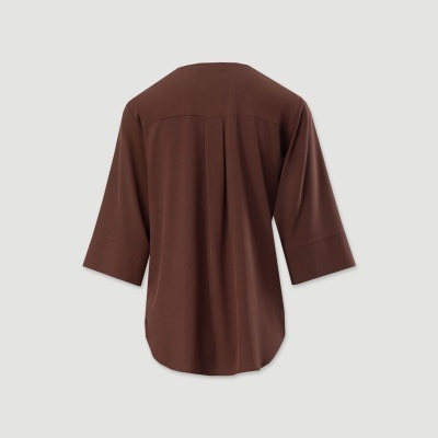 Camisola feminina castanha vista de trás