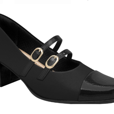 Sapato feminino preto com salto quadrado e duas tiras com fivela