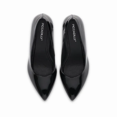 Sapatos de salto alto pretos em verniz da marca PICCADILLY