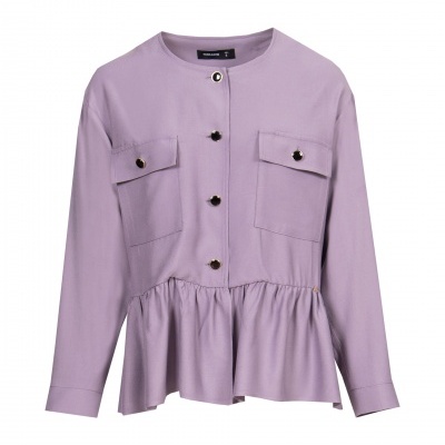 Casaco lilás feminino com botões e bolsos frontais