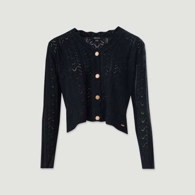 Cárdigan feminino preto com botões dourados e padrão de malha aberta