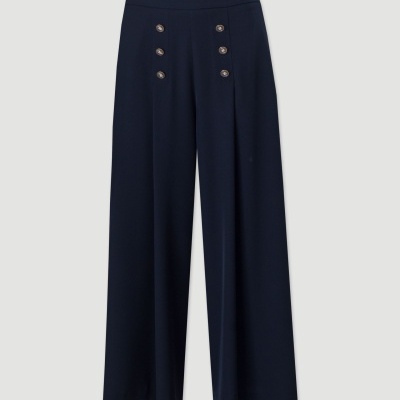 Calças largas azuis com botões frontais metálicos